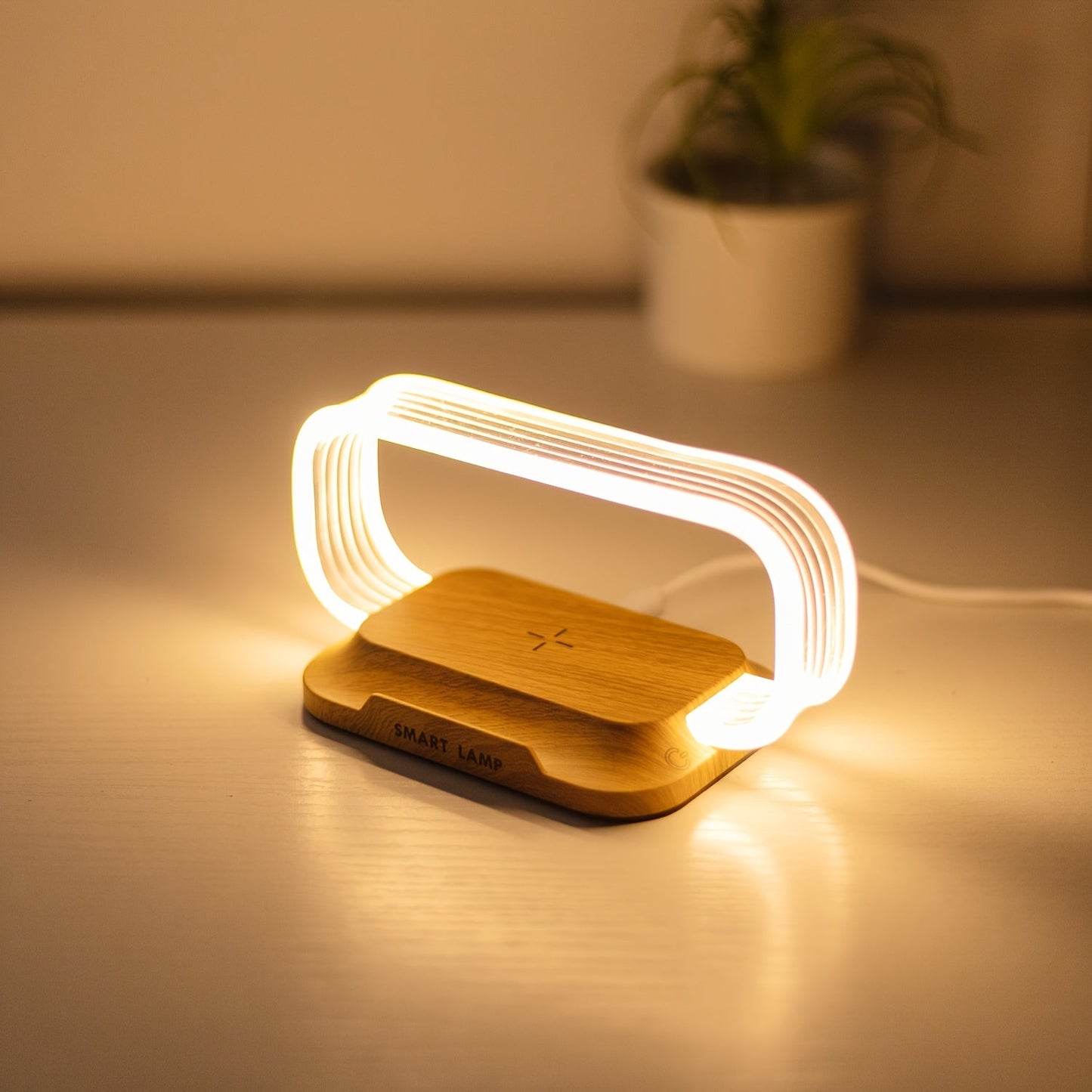 GlowHub : wireless charging smart lamp with a modern, minimal design - Comforzo